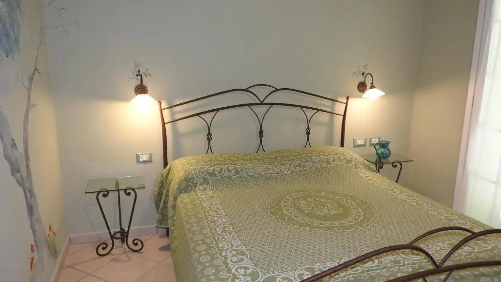 Standard Double room with garden view (full double bed)