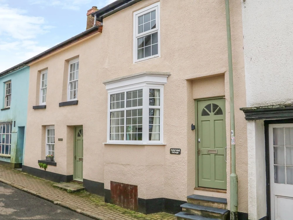 Cedarwood Cottage