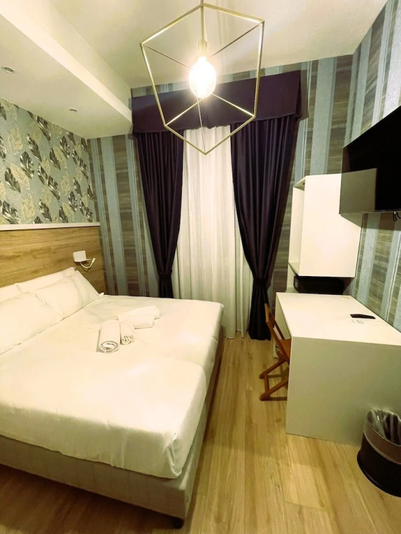 Deluxe Double room (full double bed)
