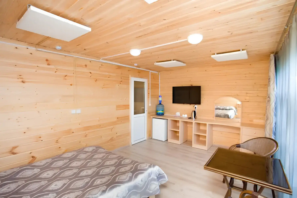 Коттедж с видом на озеро в Горное озеро