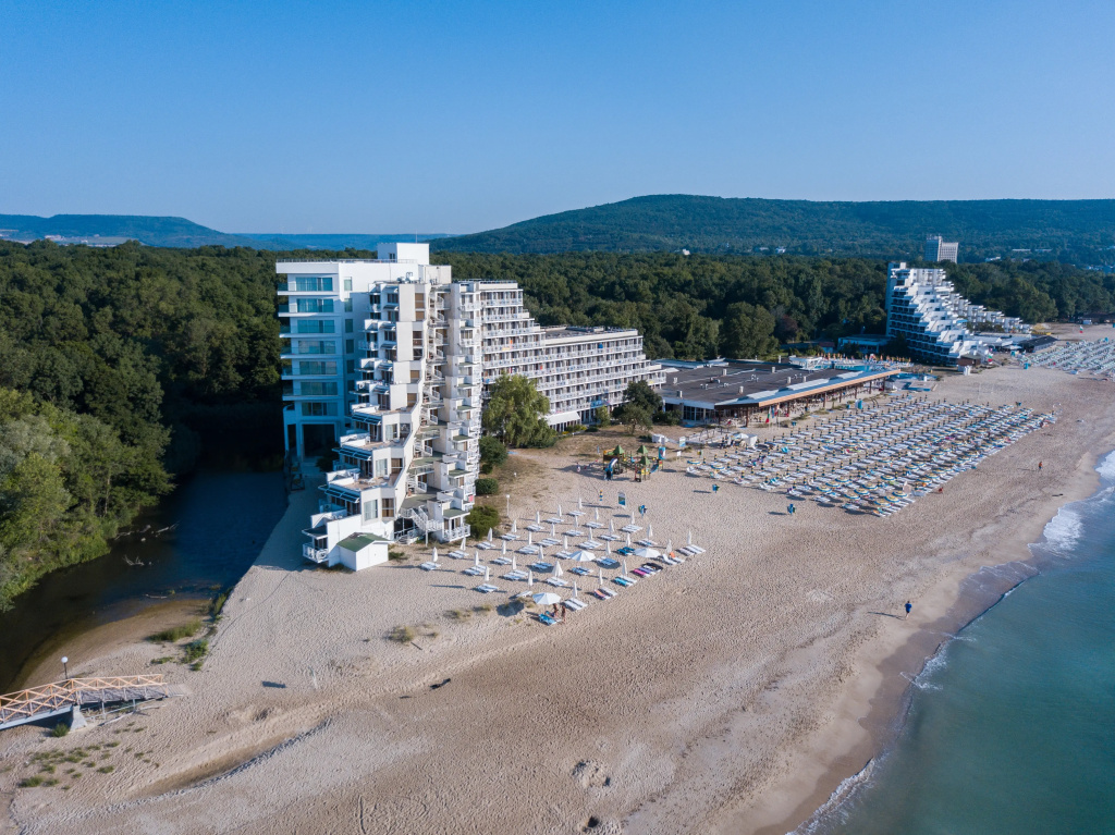 Beach & Waterfront