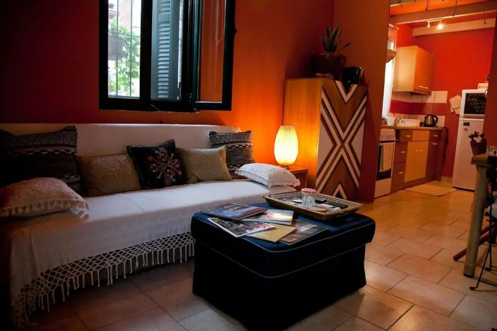 Cozy Central Courtyard Home (By The Lake) - фото 3