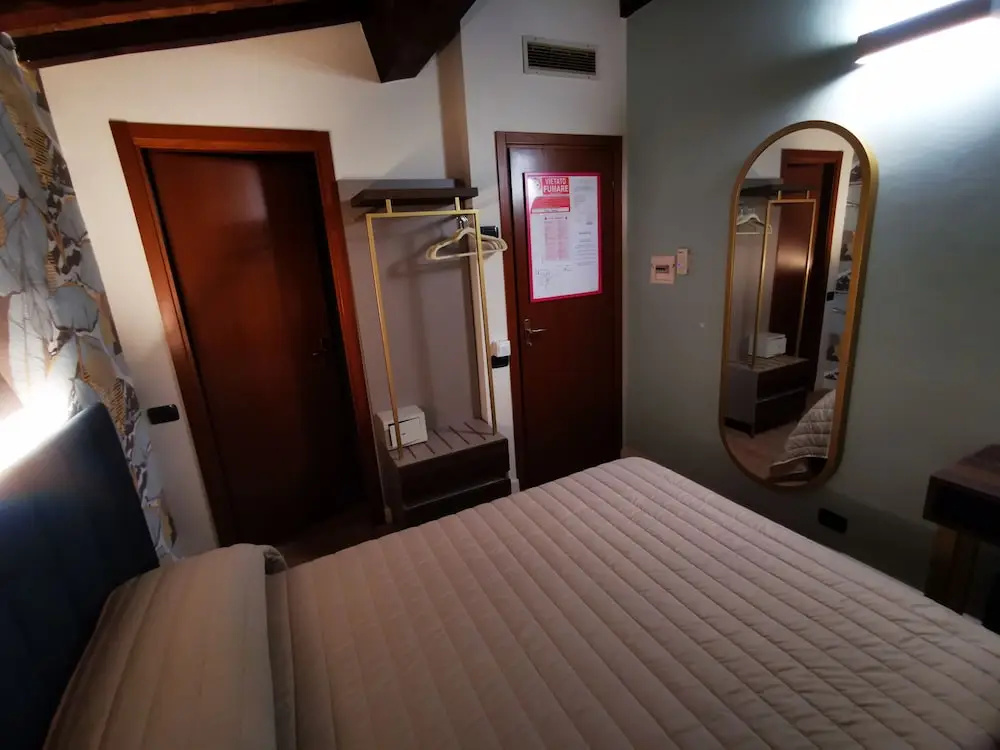 Economy room