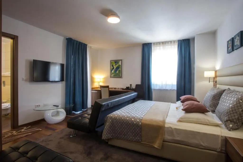Superior Double room with balcony (full double bed)