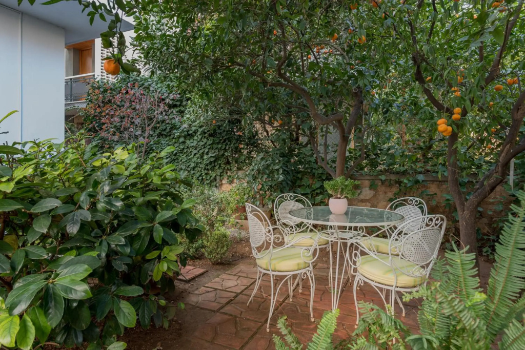 Vintage-style Garden Apartment