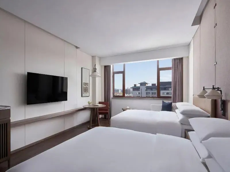 Standard Quadruple Club room
