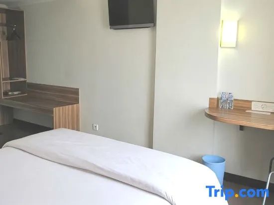 Deluxe Double room (full double bed)