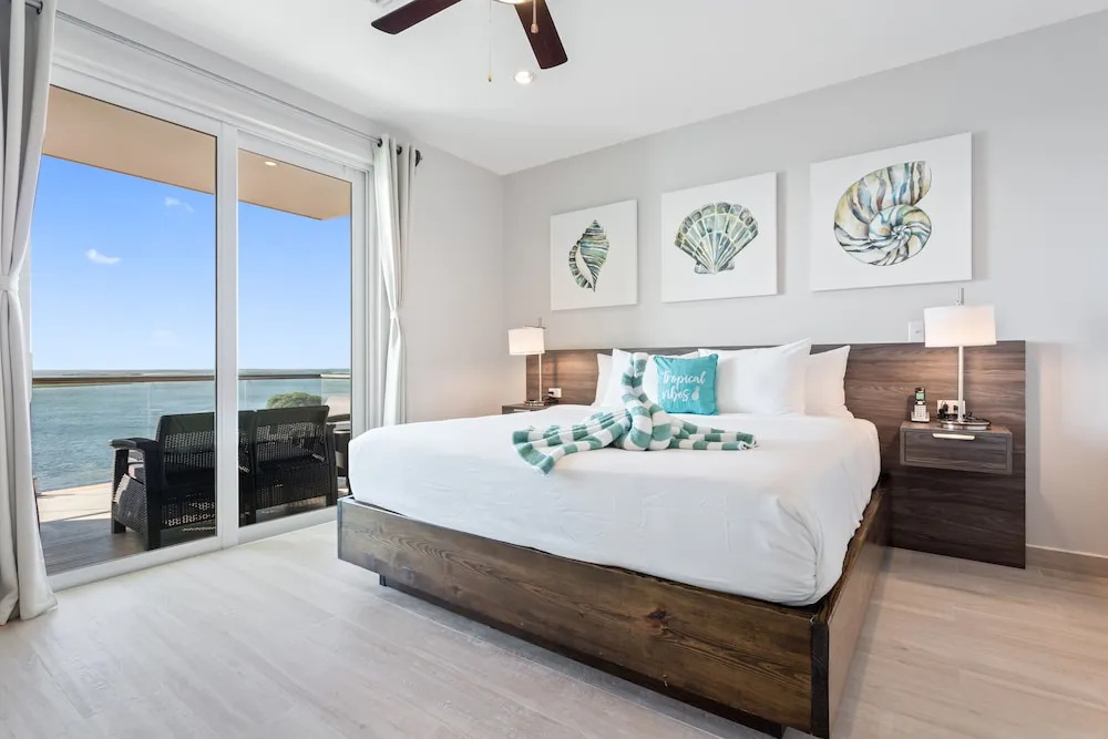 3 Bedrooms Standard room with balcony and with bay view