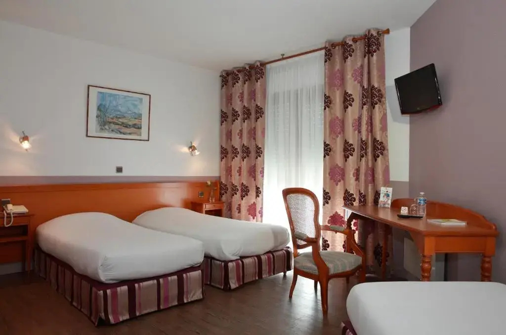 Standard Triple room