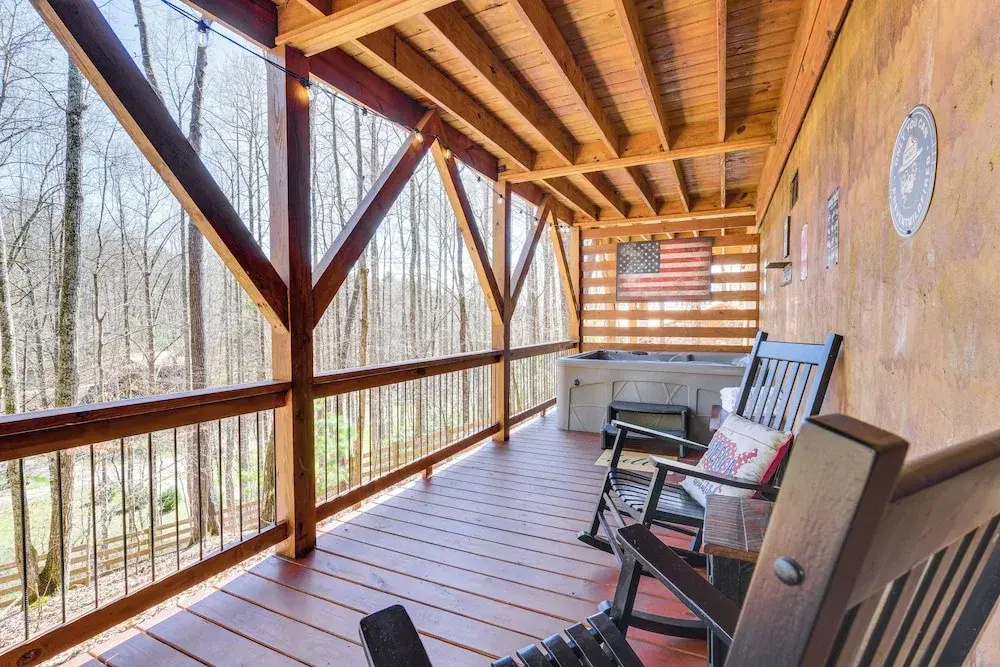Hot Tub + Fire Pit: Dog-friendly Cabin in Murphy!