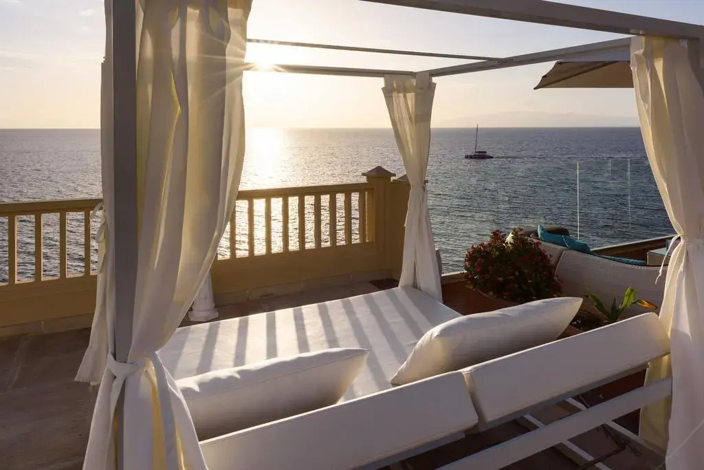 Balcony & Terrace