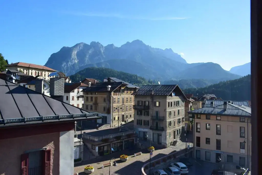 Lozzo di Cadore - Dolomiti - Piazza IV novembre