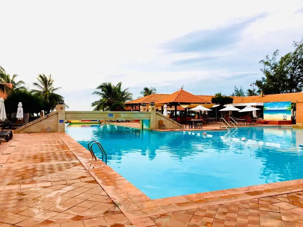 Double Suite with pool view (twin beds)