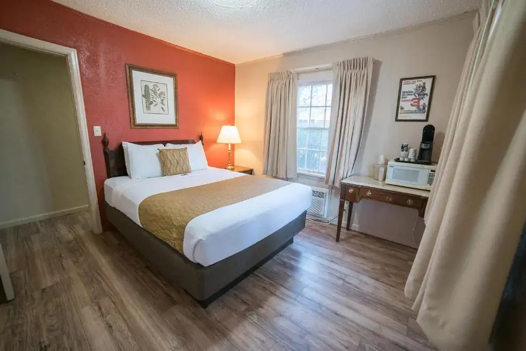 Double Suite (full double bed)