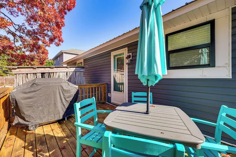 Play & Unwind, Oak Island Home < 2 Mi to Beach!