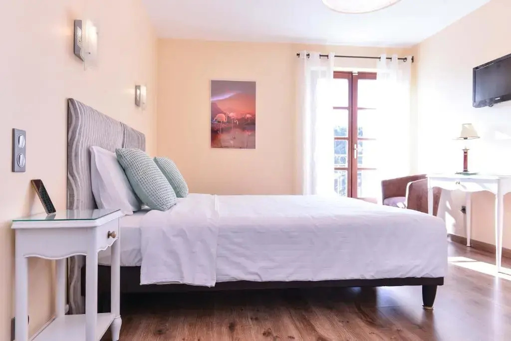 Superior Double room (full double bed)