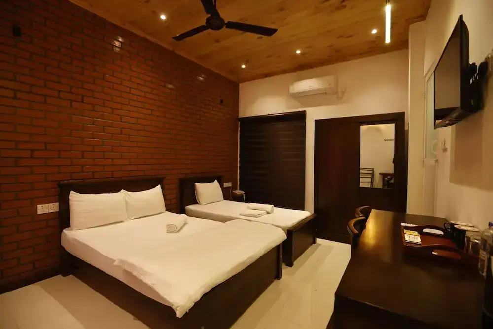 Luxury Double room (full double bed)