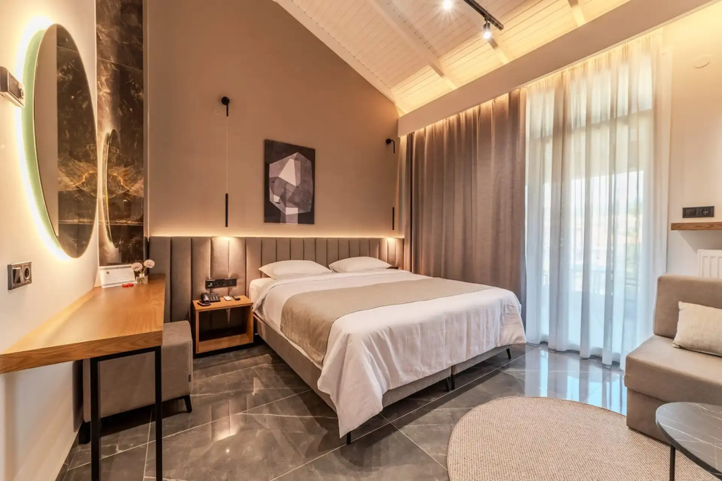Executive Double room (full double bed)