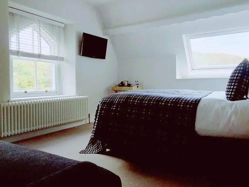 Deluxe Double room with river view full double bed