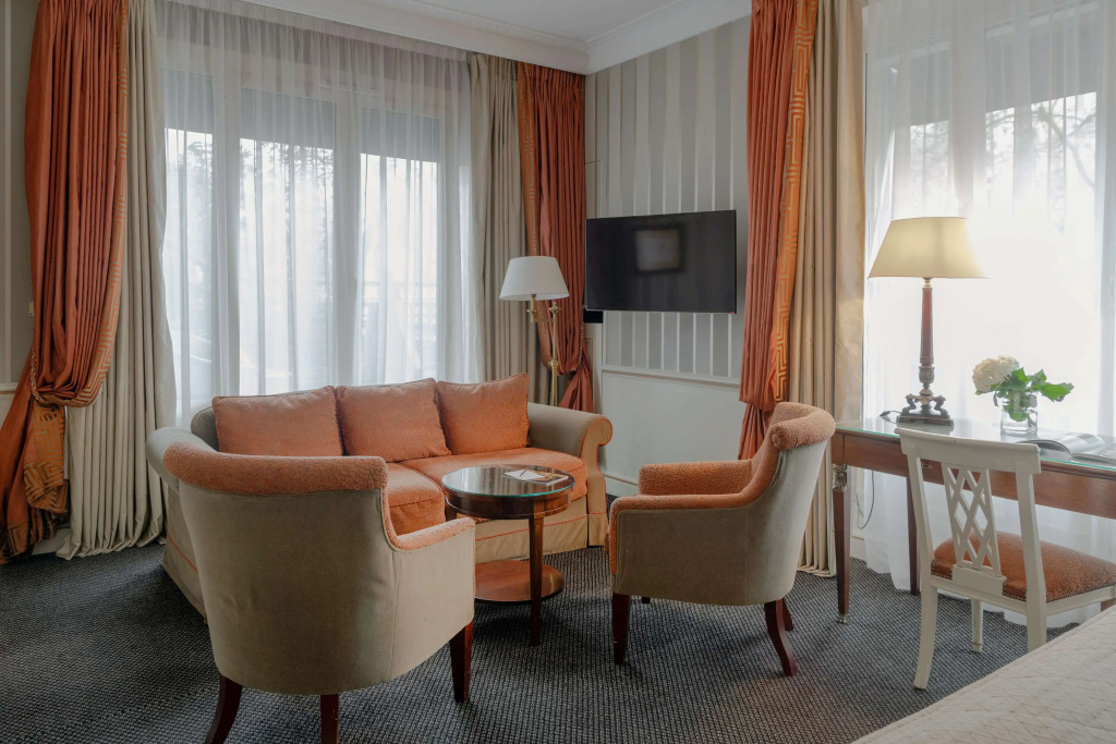 Napoleon Hotel 72