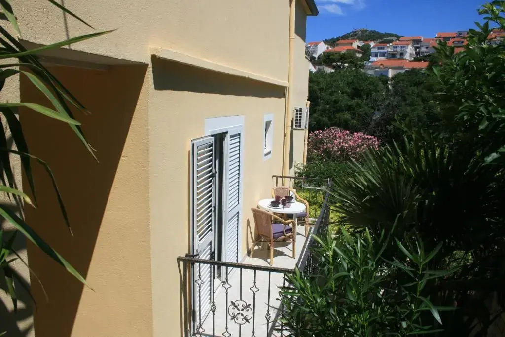Standard Studio with balcony and with garden view
