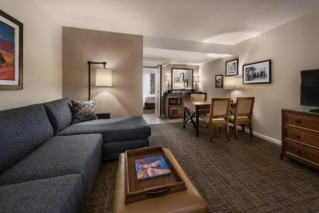 Embassy Suites by Hilton Scottsdale Resort - Chambres