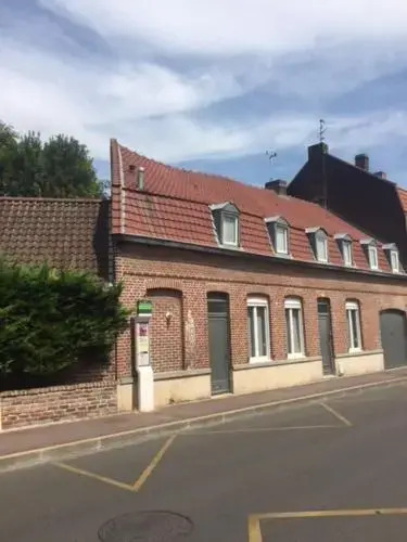 Une Chambre En Ville