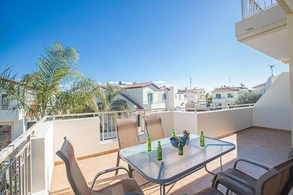 Apt Pernera Dyo - Modern 2 Bedroom Pernera Apt with Communal Pool - Close to all Amenities