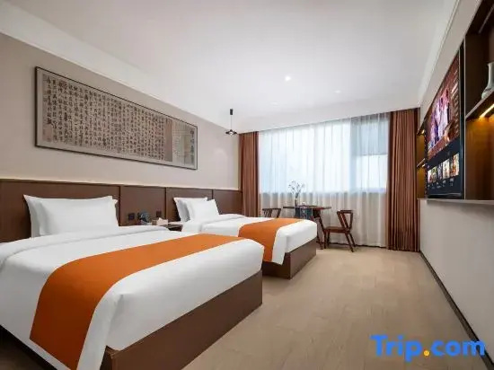Standard room with courtyard view