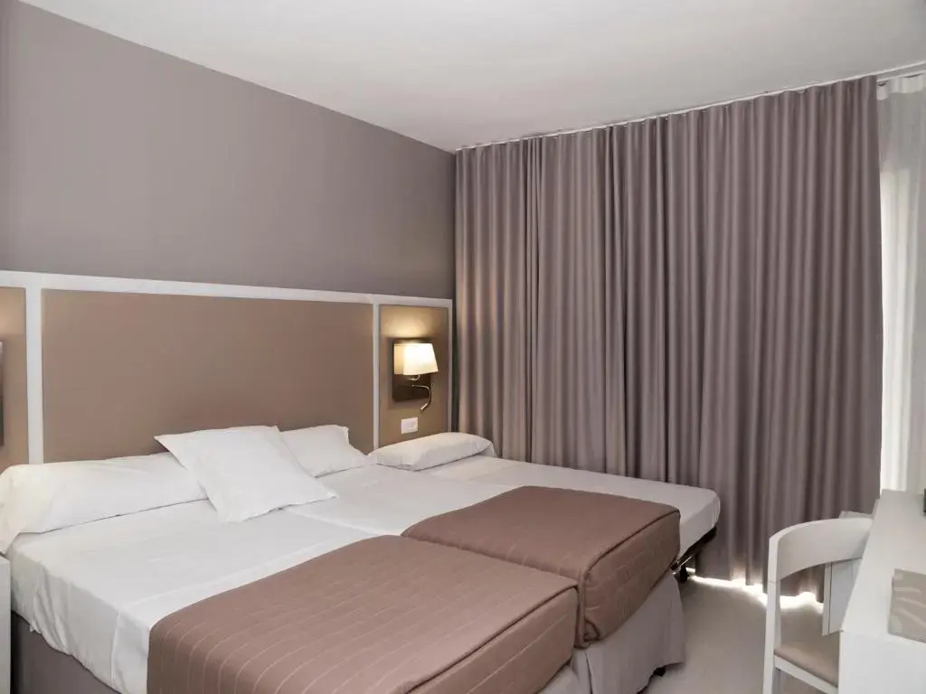 Standard Double room with sea view (full double bed)