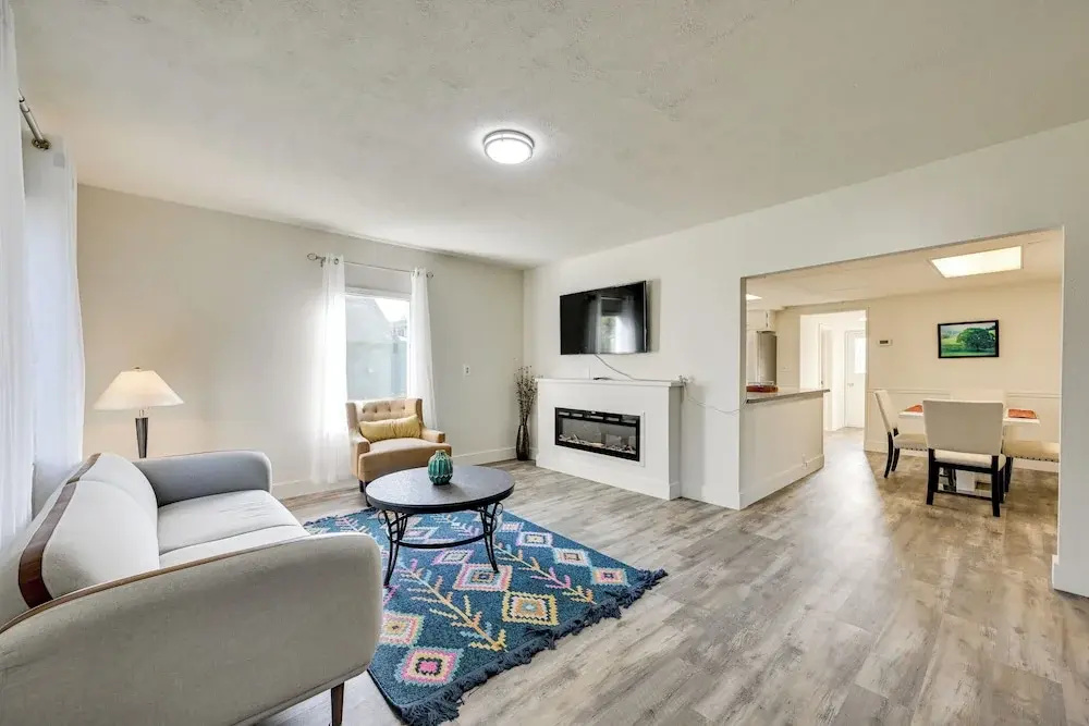 3 Mi to Auburn Station! Commuter-friendly Home