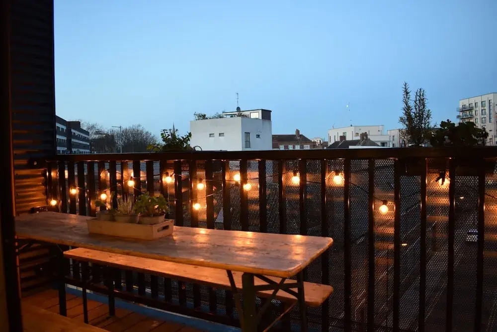 Contemporary 1 Bedroom Flat With Balcony in Hackney