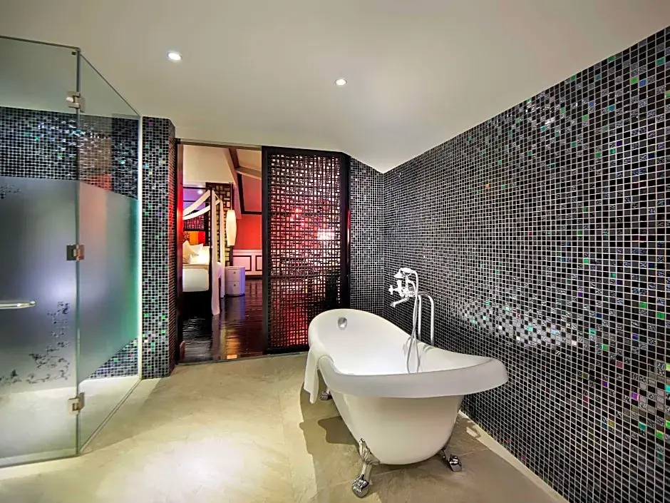 Deluxe Double Suite with balcony twin beds