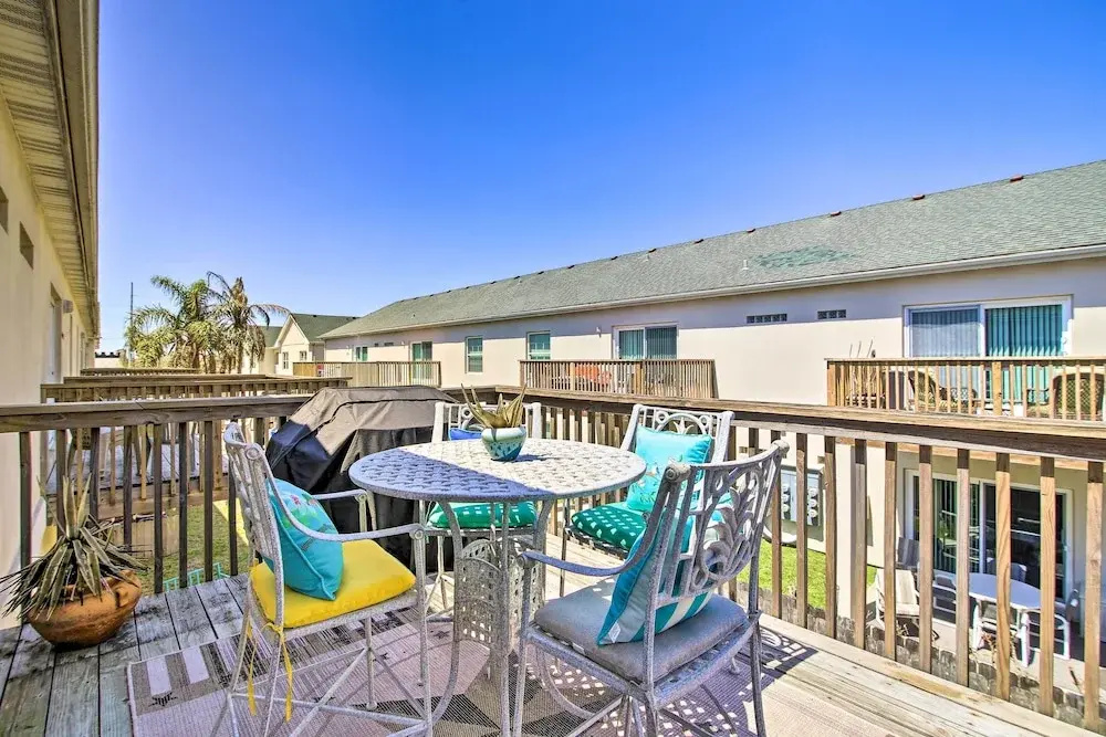South Padre Island Condo w/ Pool Access & Balcony!