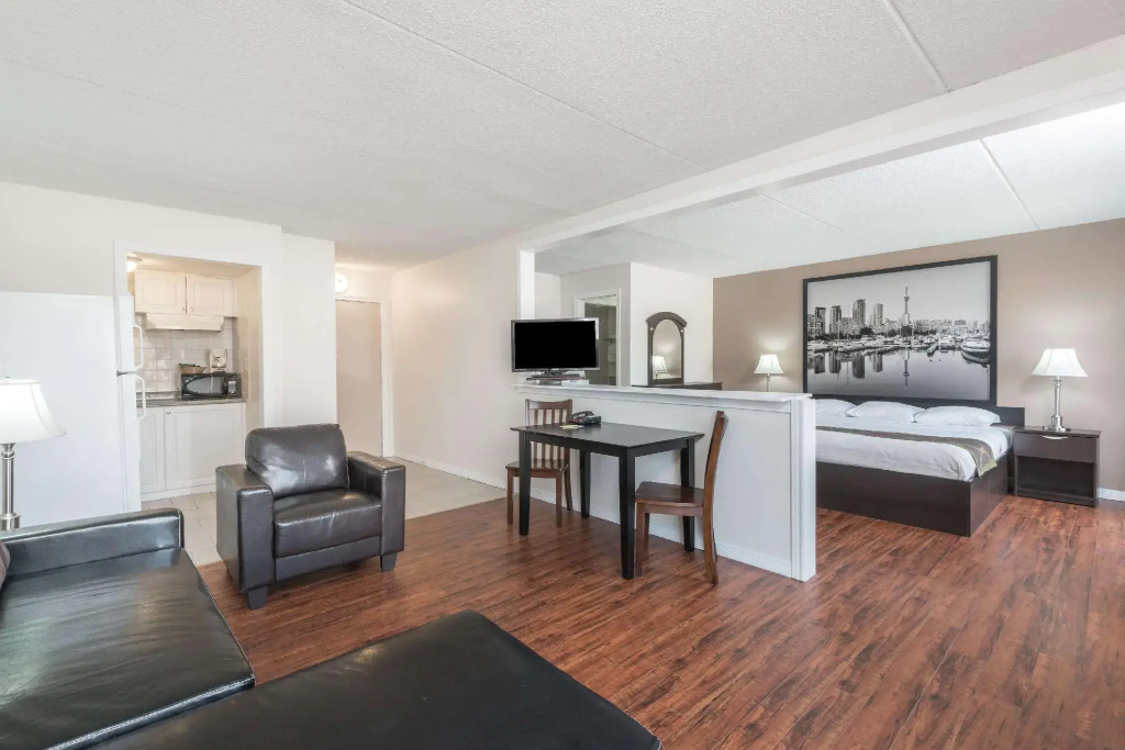 Double Suite (full double bed)