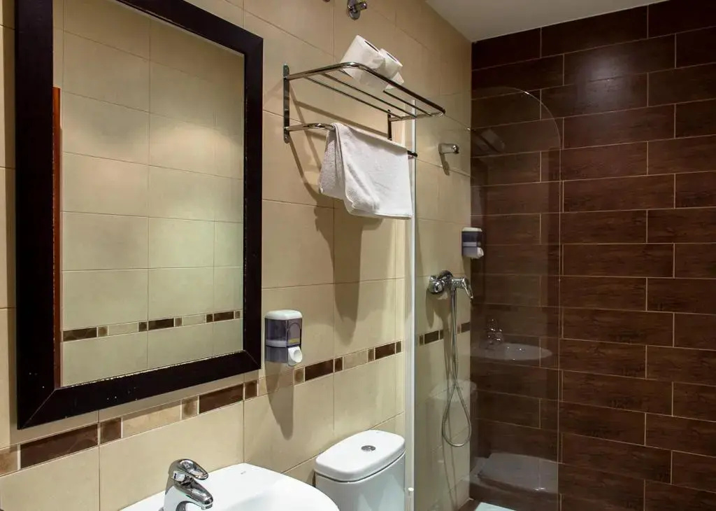 4 Bedrooms Apartment