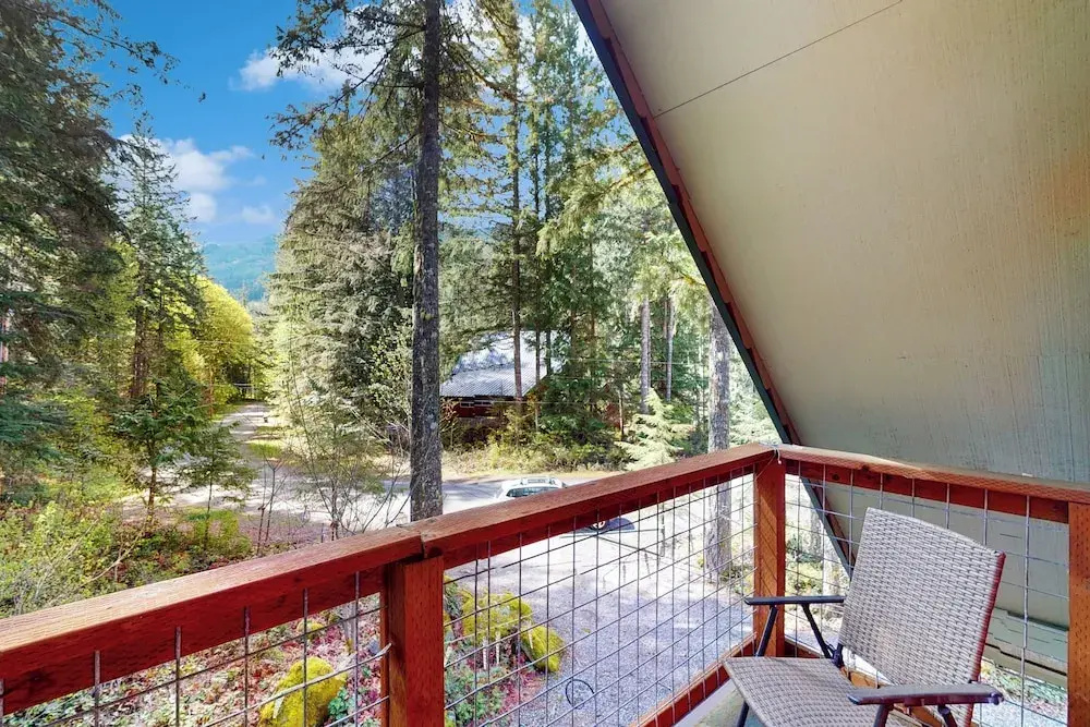Wooded-view Decks: Family Cabin Retreat in Deming