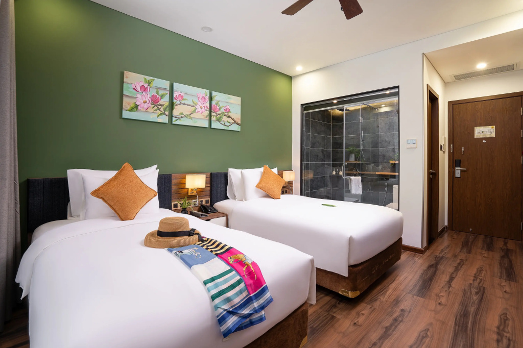 Deluxe Double room with balcony and with city view (twin beds)