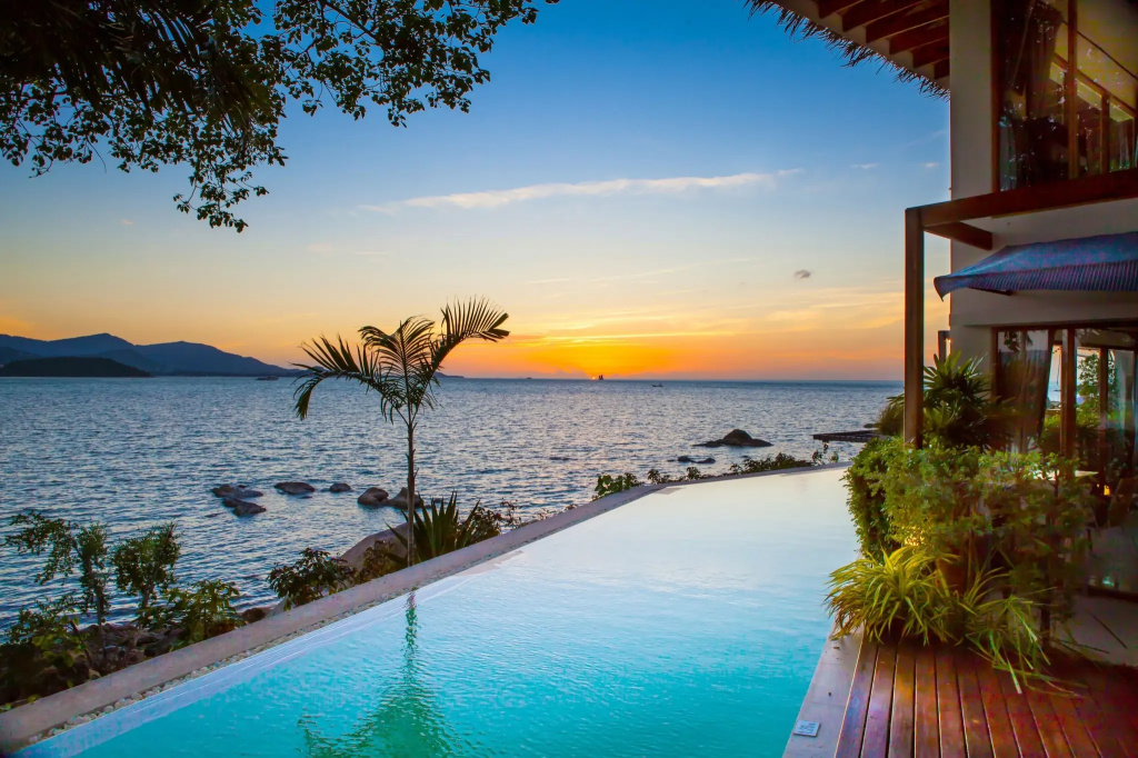 Beach & Waterfront