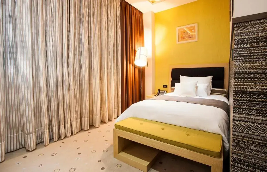 Atera Business Suites - Chambres