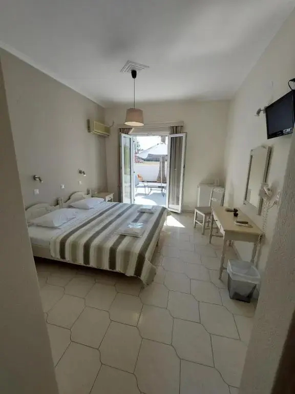 Standard Double room with garden view (full double bed)