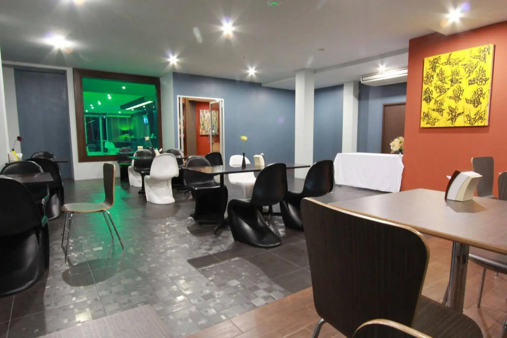 Food & Beverage