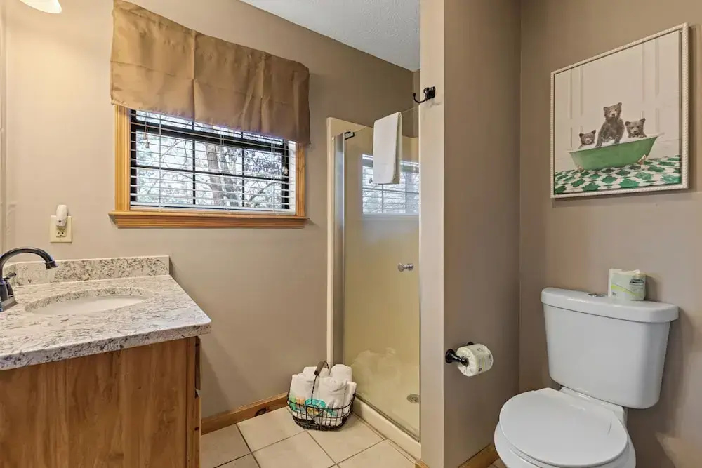Bear Hideaway Cozy 3BR Cabin - фото 8