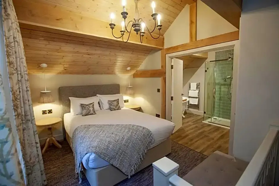 Double Suite (full double bed)