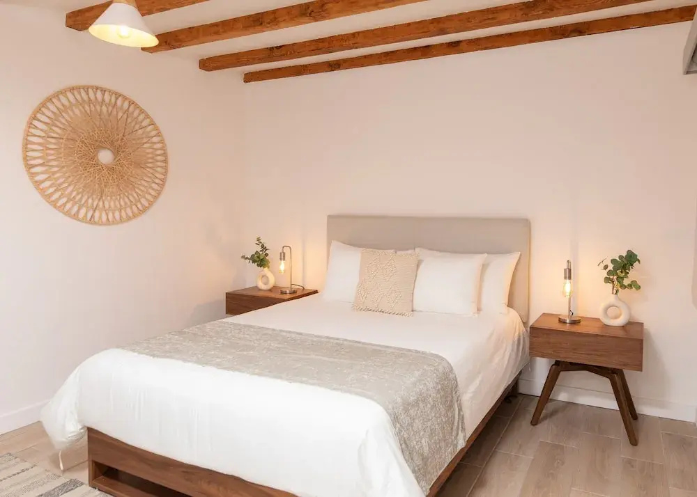 Standard Double room with city view (full double bed)