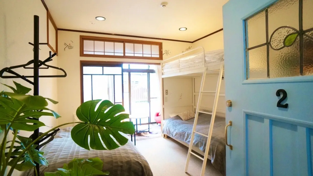 Standard Quadruple room with garden view