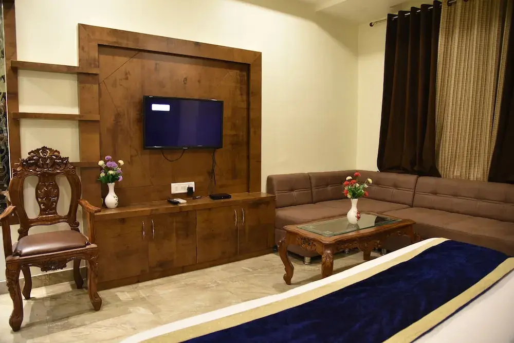 Lobby & Reception