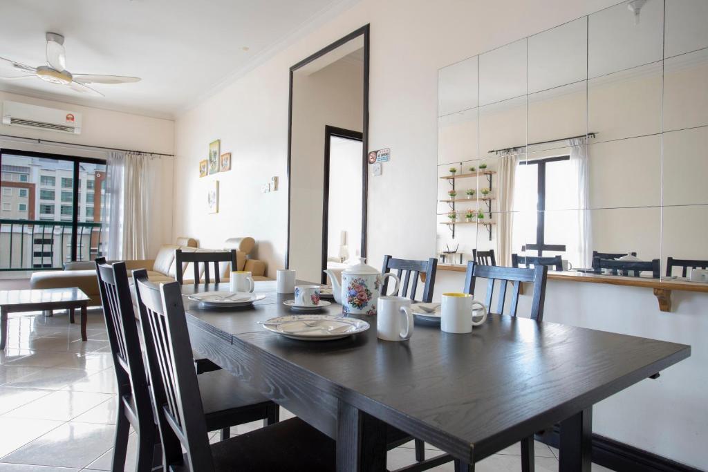 Marina Vacation Condos @ Marina Court Resort Condominium