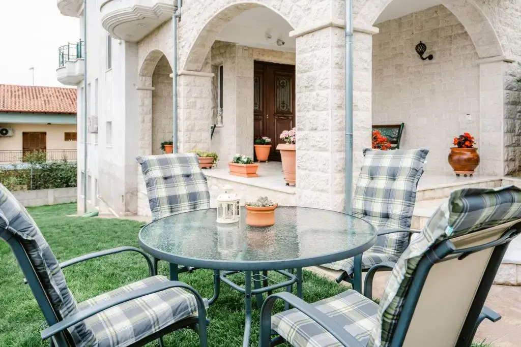 Veria Panorama Luxury Suite with Garden 2