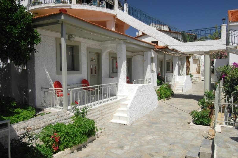 Makis Apartments